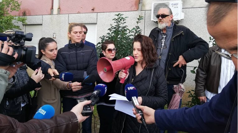 VIDEO Prosvjed u Zadru zbog suspenzije policajca Dragana Števanje